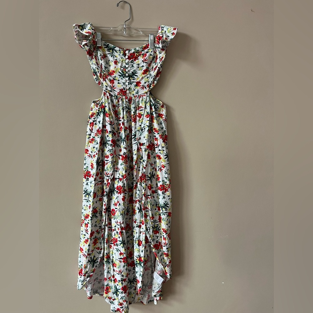 FLORAL CUFFED SHOULDER DRESS. Brand: LUSH. Size Medium